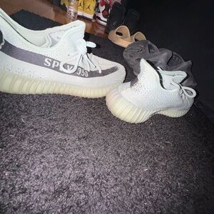 Adidas Yeezy Boost 350 V2 in Olive Green